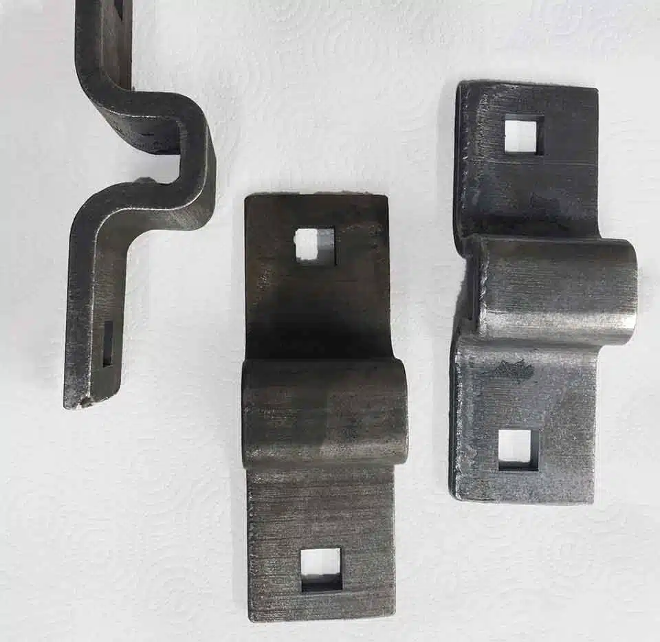 Conveyor clips for shredding industry